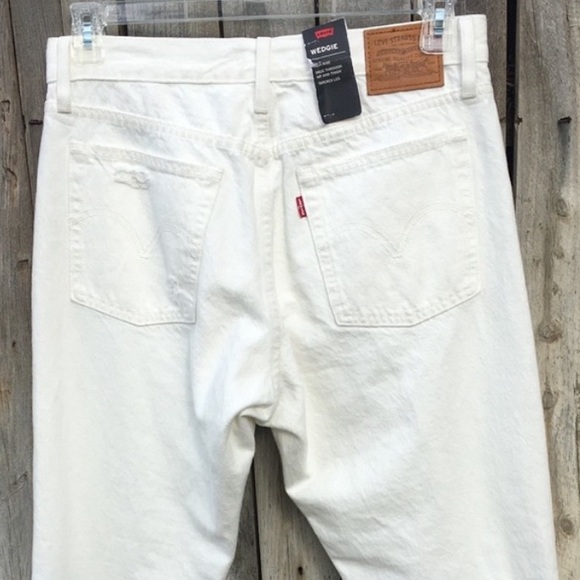 NWT Levi’s Wedgie Icon Distressed Jean Cream Chalk 30 - Picture 10 of 16